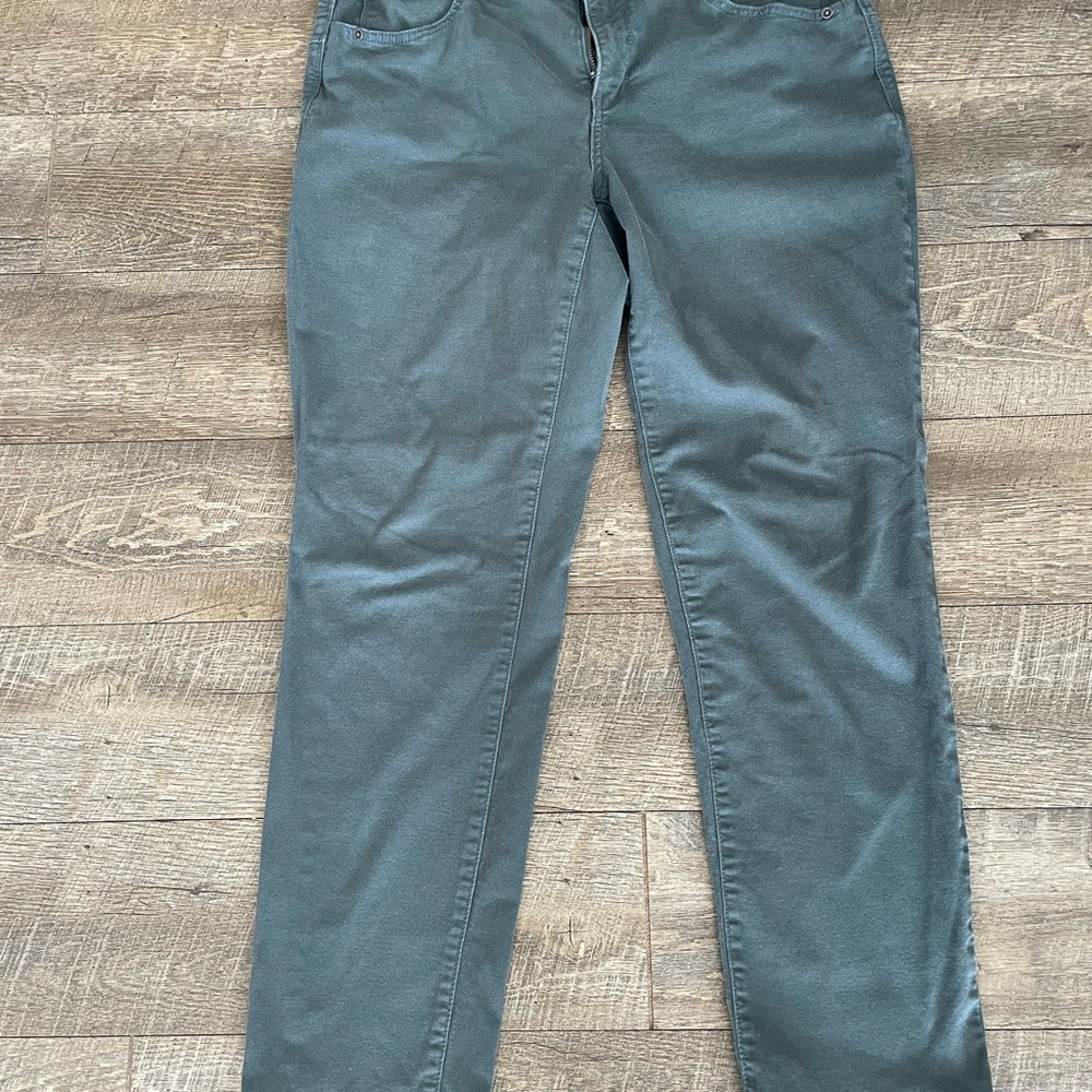 Democracy Women's Olive Straight Leg Jeans